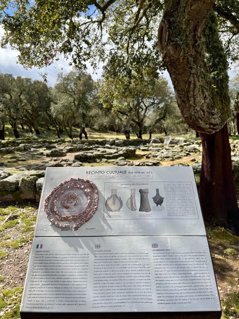 Romanzesu, Il Villaggio Santuario Nuragico Olbia Romanzesu Recinto Cultuale Labirintico